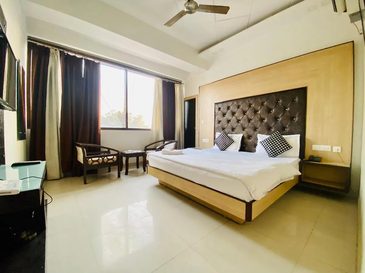 Hotel November